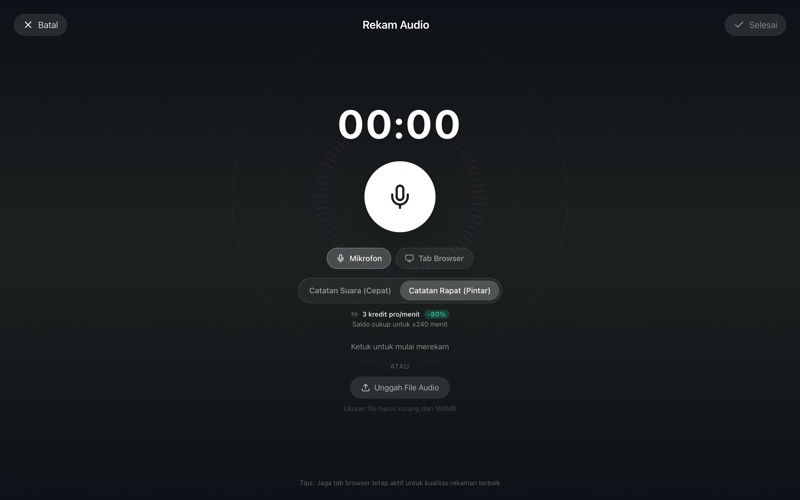 Layar Rekam Audio Catatan Rapat kakak.ai menampilkan timer 00:00, tombol mikrofon, pilihan sumber Mikrofon atau Tab Browser, pilihan mode Catatan Suara (Cepat) atau Catatan Rapat (Pintar), baris tarif kredit dengan harga promo, serta tombol Unggah File Audio